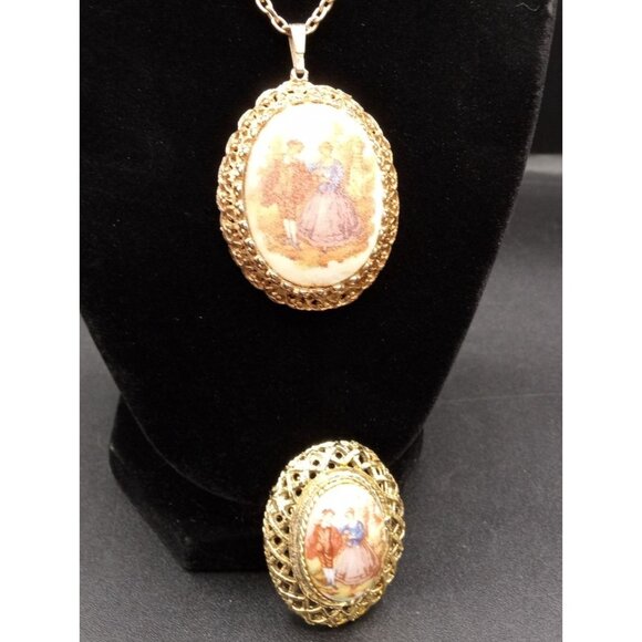 Pendant Necklace Brooch Set Vintage Germany Courting Scene 21 In Gold Tone Chain - Picture 2 of 15